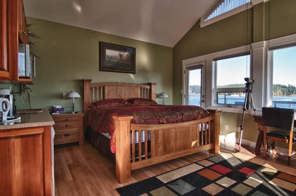 Birds Of A Feather Victoria Oceanfront Studio Suites Colwood Szoba fotó