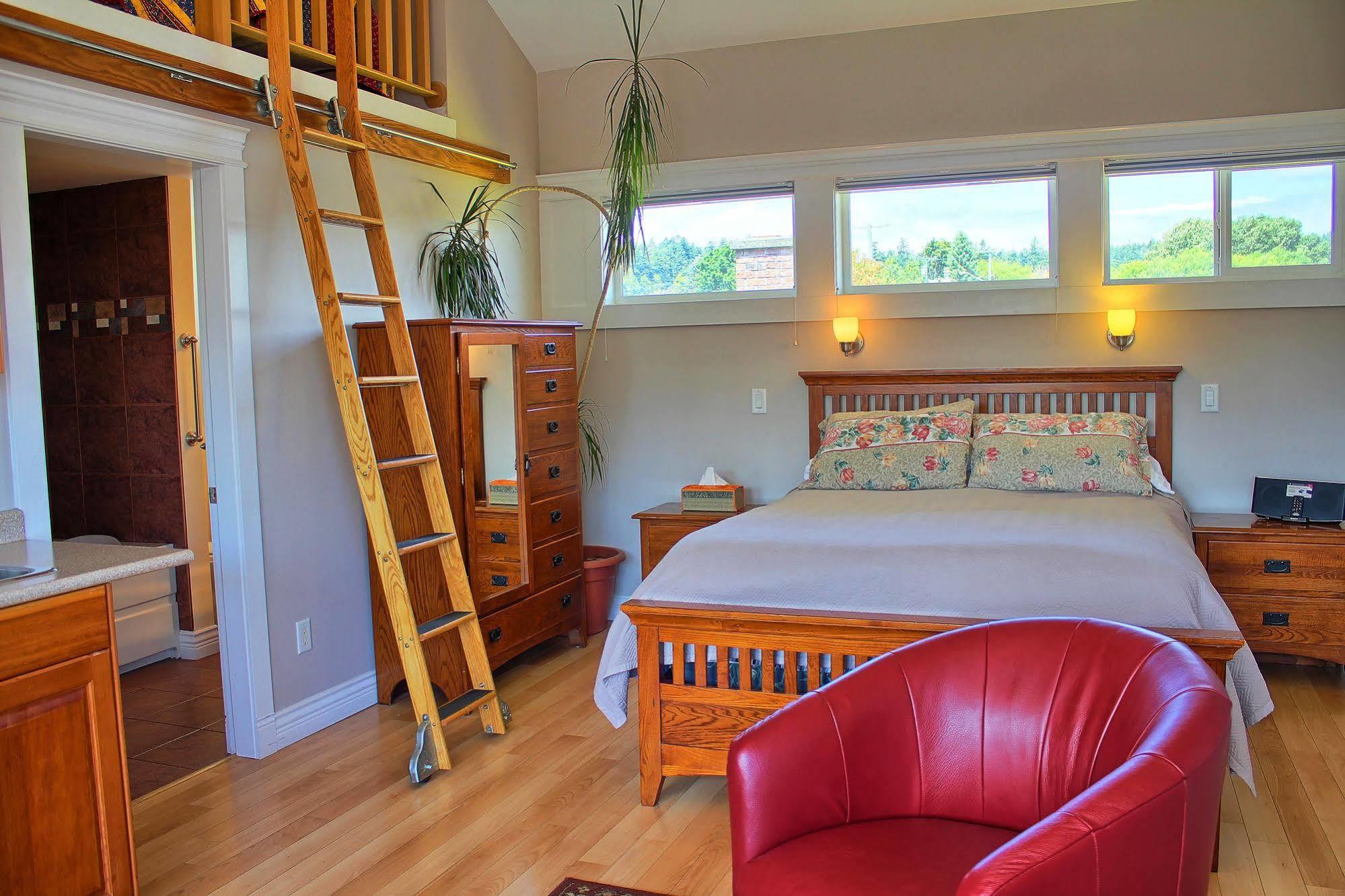 Birds Of A Feather Victoria Oceanfront Studio Suites Colwood Kültér fotó