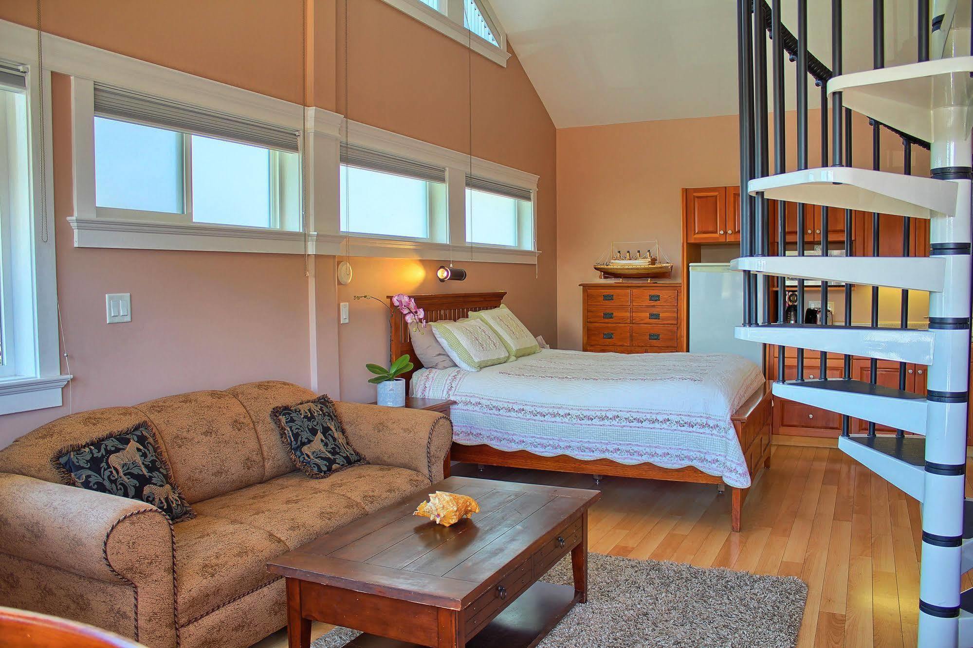 Birds Of A Feather Victoria Oceanfront Studio Suites Colwood Kültér fotó