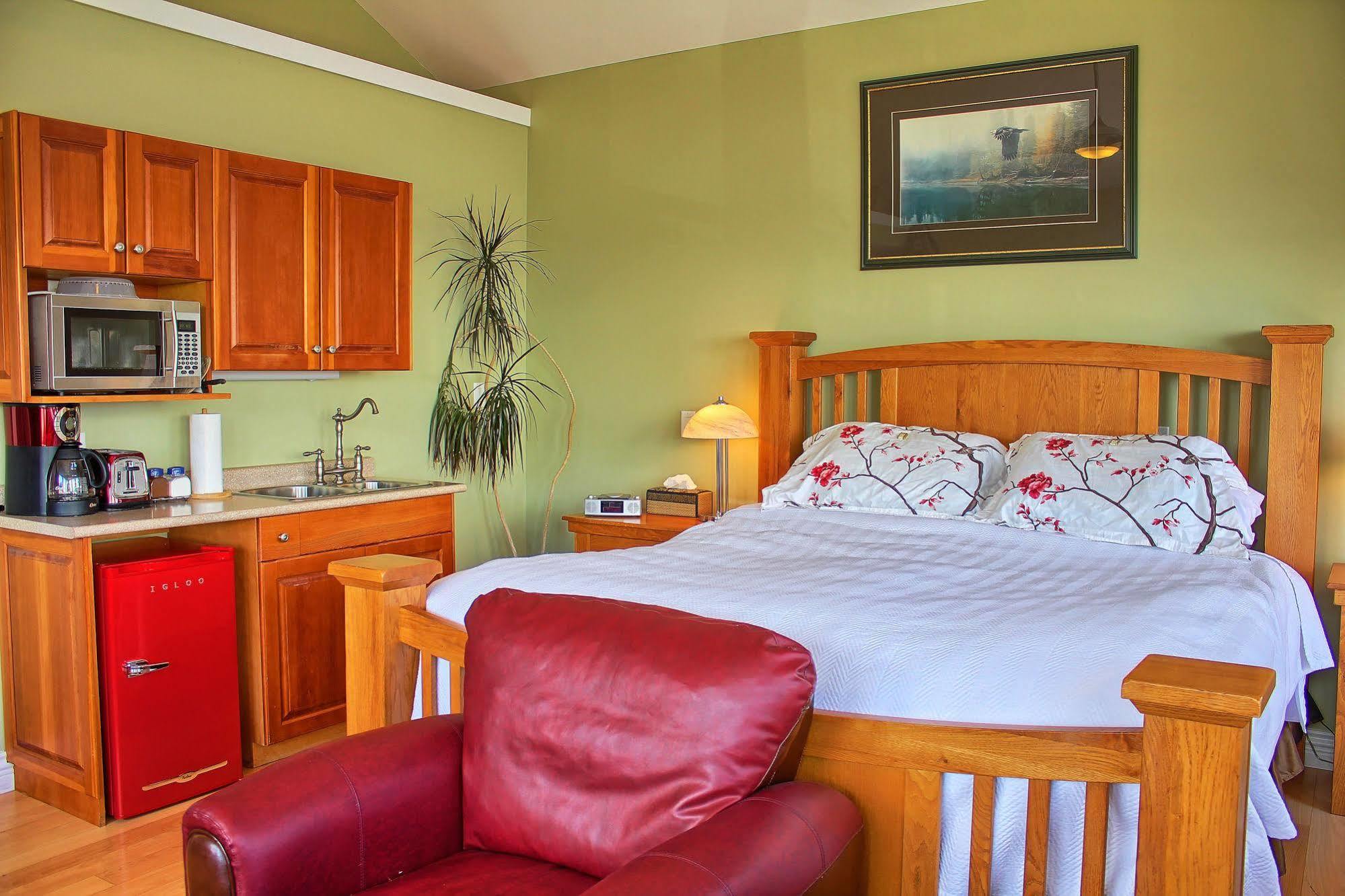 Birds Of A Feather Victoria Oceanfront Studio Suites Colwood Kültér fotó